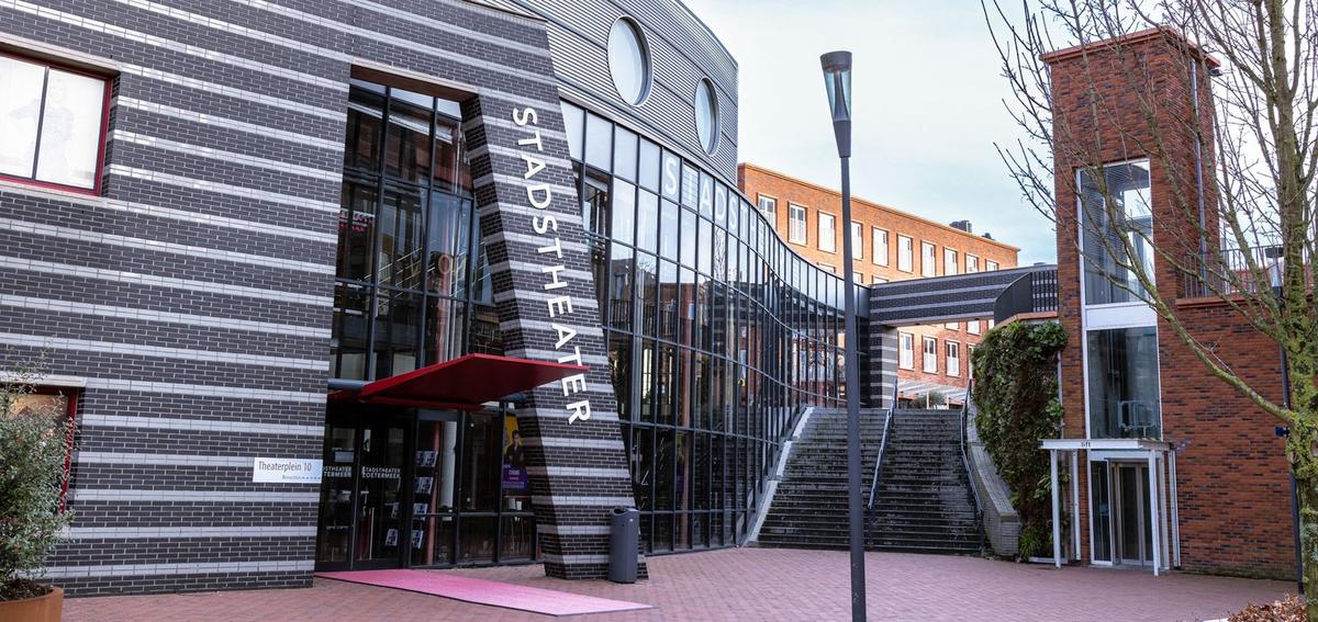 De entree van het Stadstheater Zoetermeer aan het Theaterplein